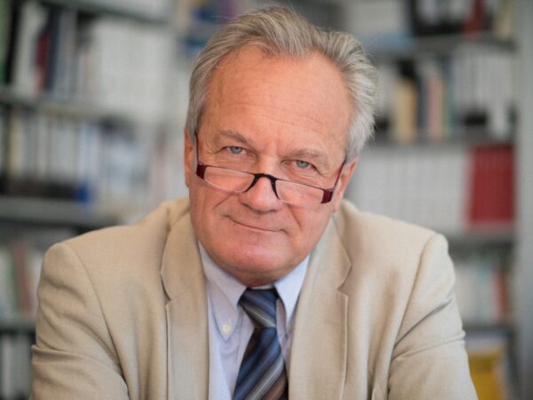 Prof. Dr. Rolf Arnold “Gestern, heute und morgen. Von der erinnerten zur abschiedlichen Identität”